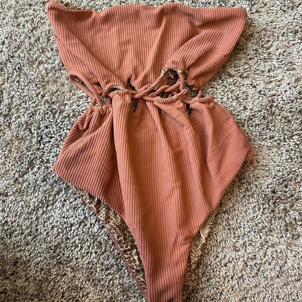 Acacia one piece, size Medium